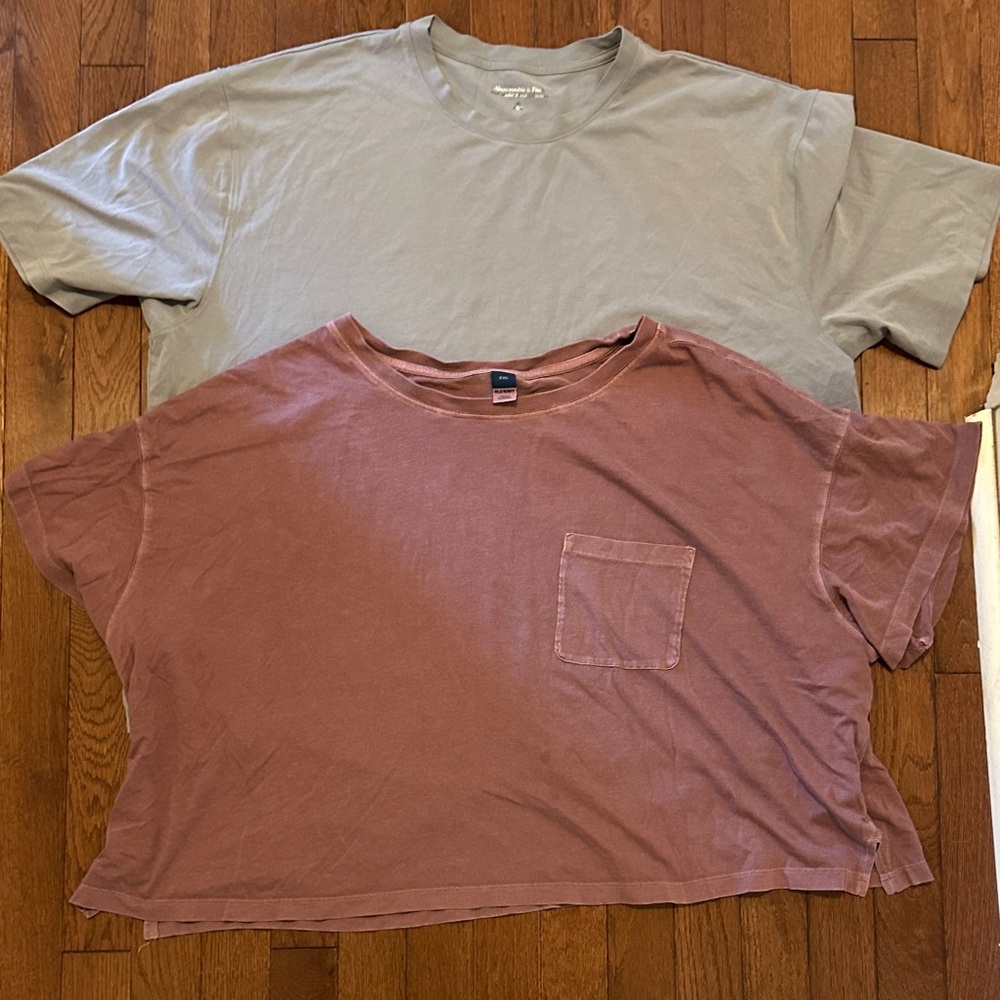 Abercrombie and American eagle Gray and Pink T-Shirts